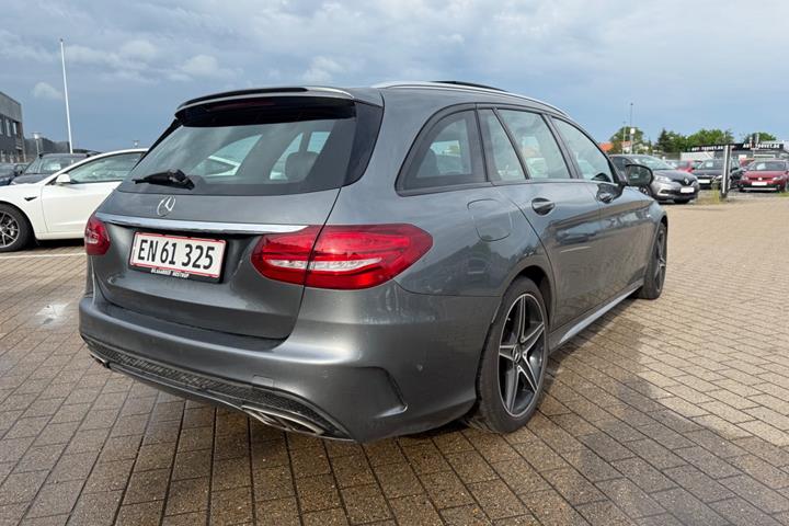 Grå Mercedes C43 fra 2016