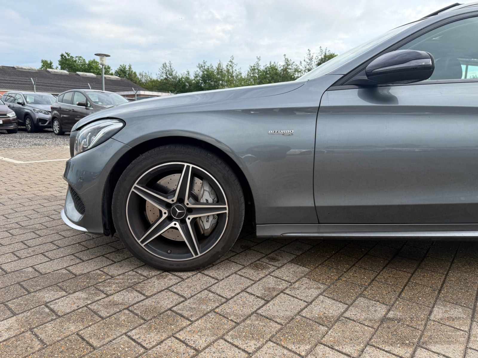 Grå Mercedes C43 fra 2016