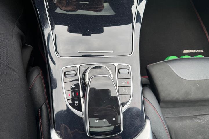Grå Mercedes C43 fra 2016