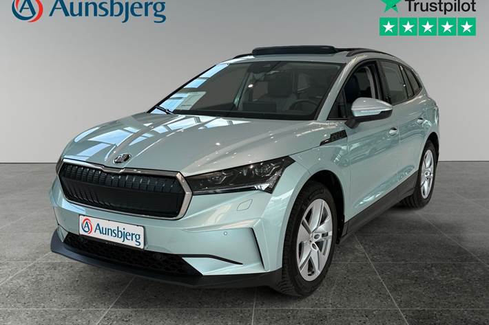 Grøn Skoda Enyaq fra 2022 set udefra
