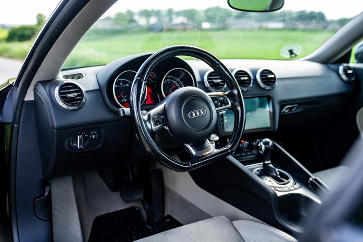 Sort Audi TT fra 2007