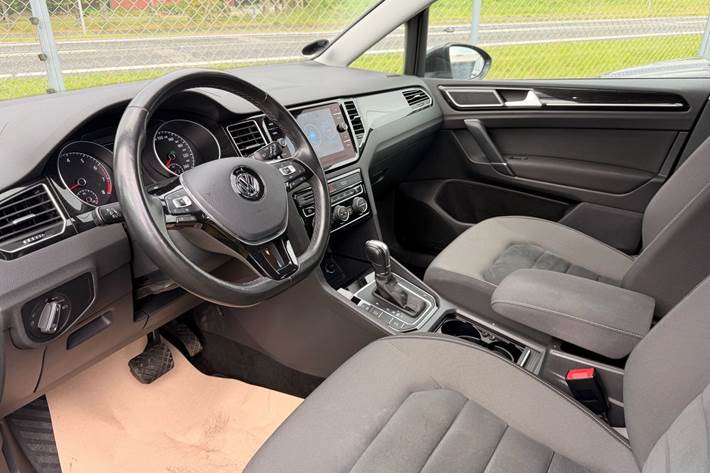 Grå VW Golf Sportsvan fra 2019