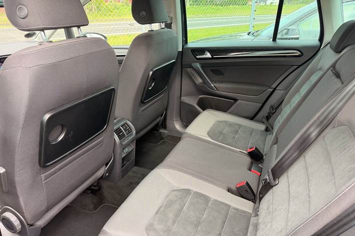 Grå VW Golf Sportsvan fra 2019