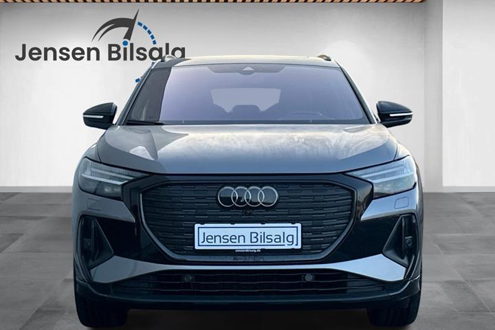 Grå Audi Q4 e-tron fra 2024
