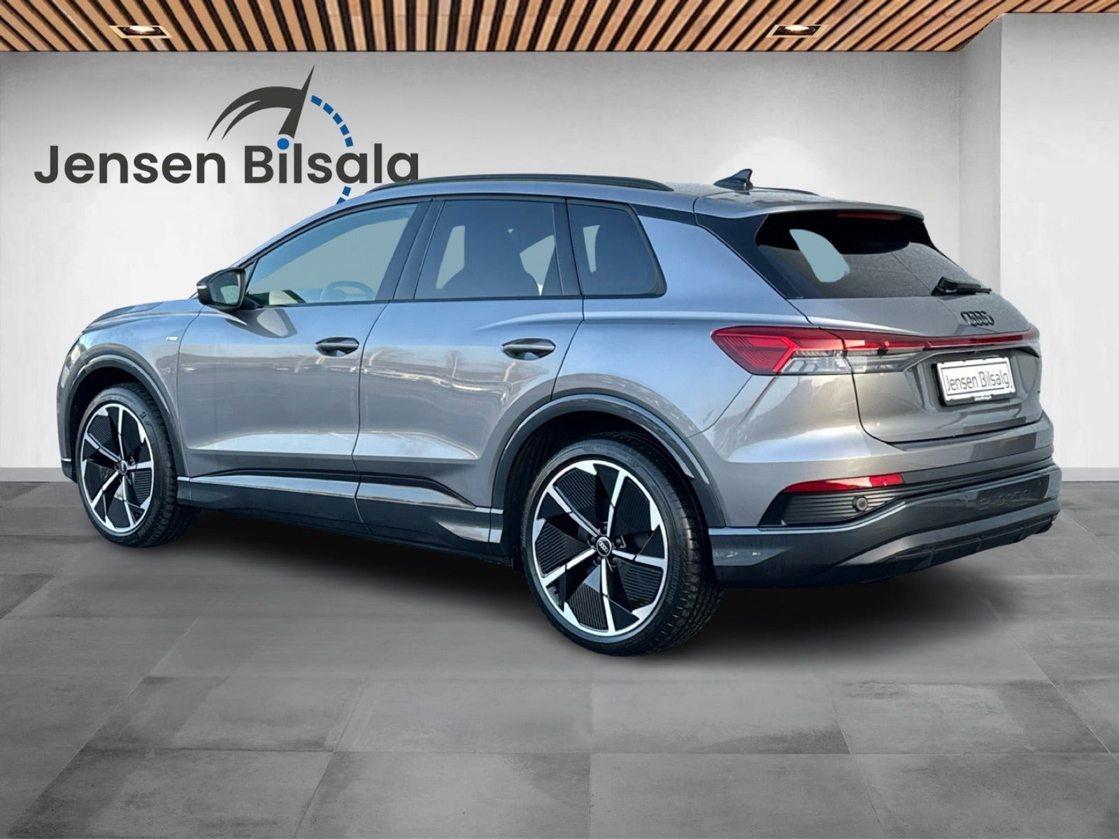 Grå Audi Q4 e-tron fra 2024