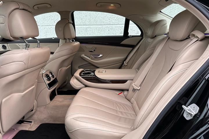Sort Mercedes S350 fra 2014