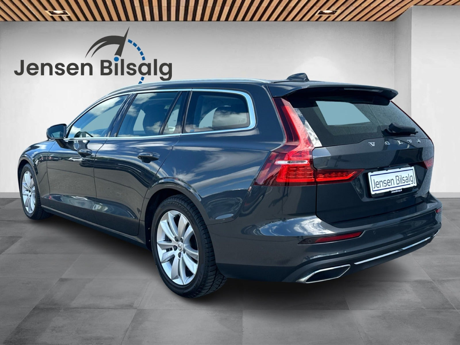 Brun Volvo V60 fra 2020
