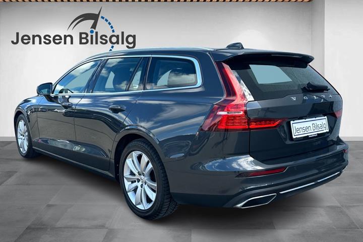 Brun Volvo V60 fra 2020