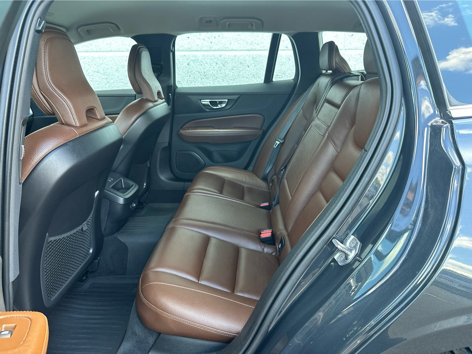 Brun Volvo V60 fra 2020