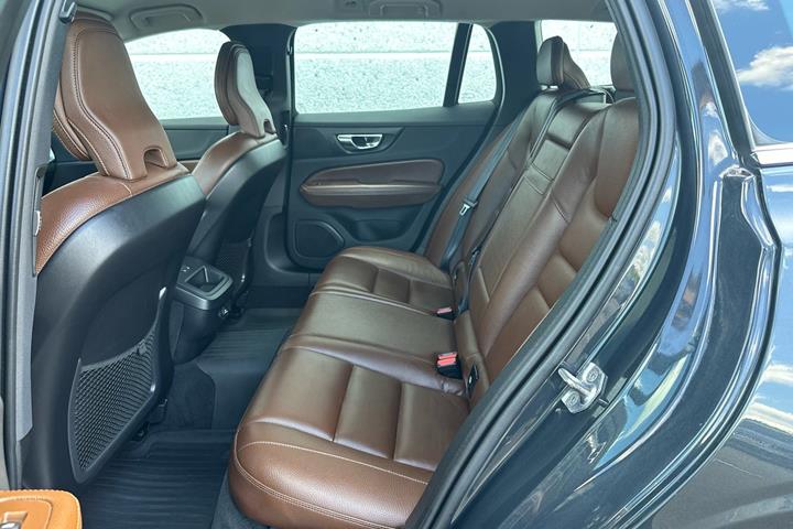 Brun Volvo V60 fra 2020