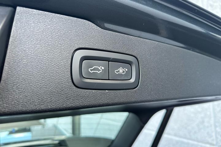 Brun Volvo V60 fra 2020