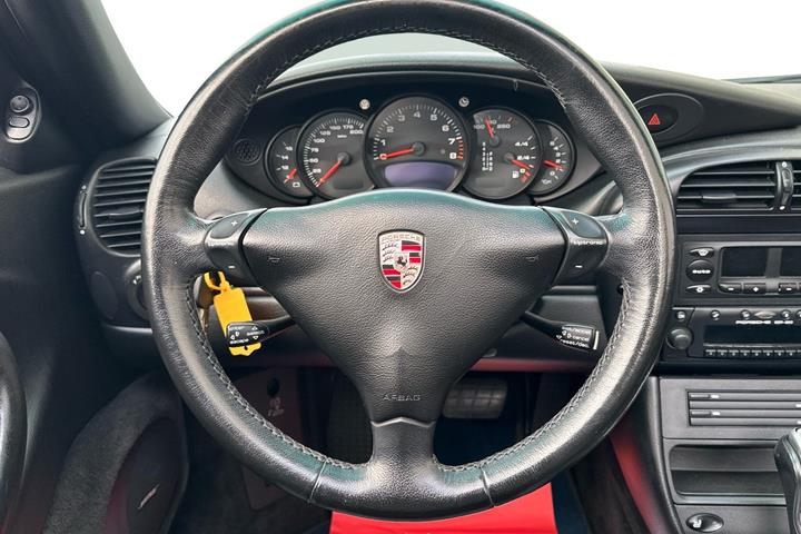 Sort Porsche 911 Carrera fra 2003