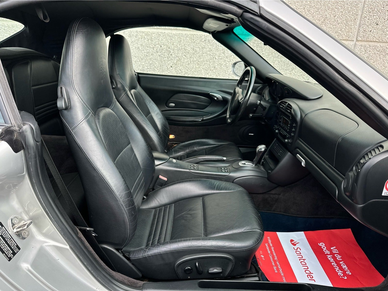 Sort Porsche 911 Carrera fra 2003