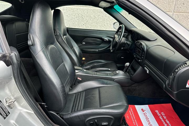 Sort Porsche 911 Carrera fra 2003