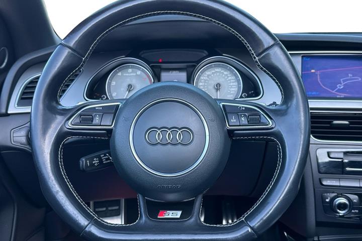 Sort Audi S5 fra 2013