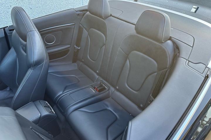 Sort Audi S5 fra 2013