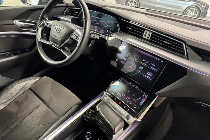 Grå Audi e-tron fra 2019
