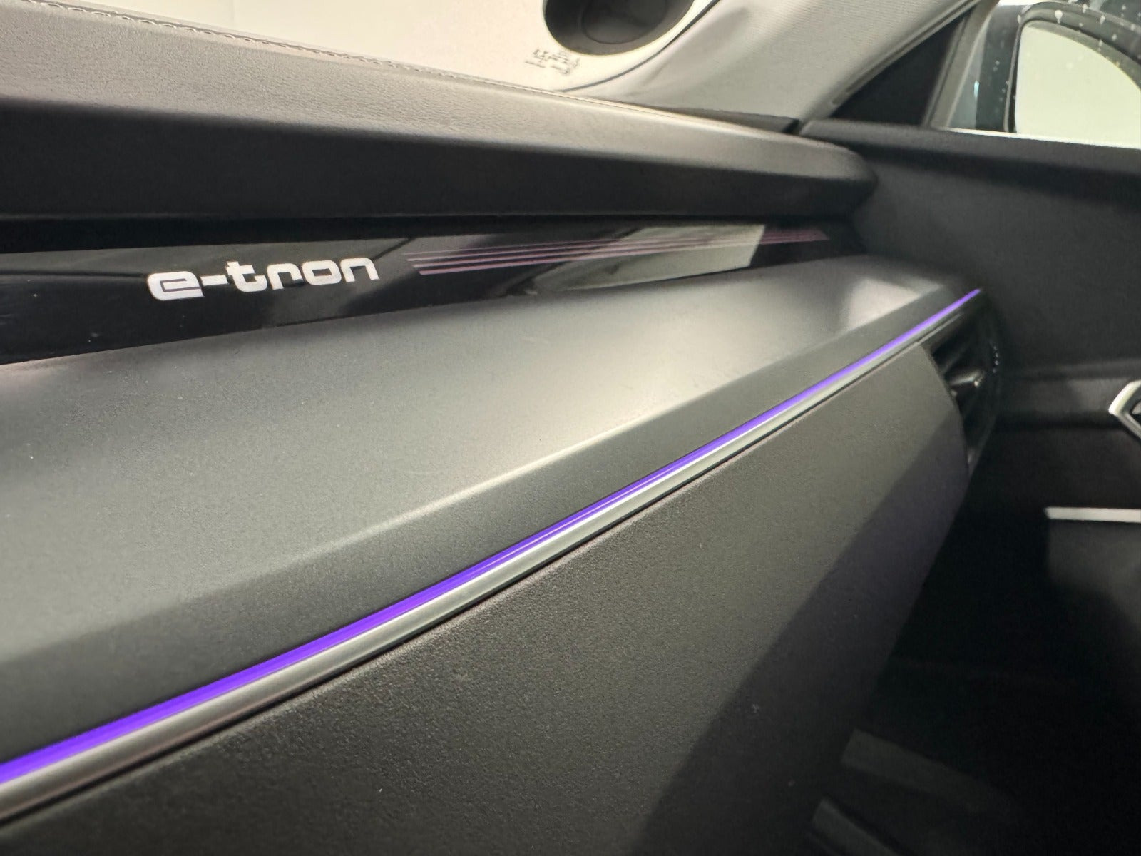 Grå Audi e-tron fra 2019