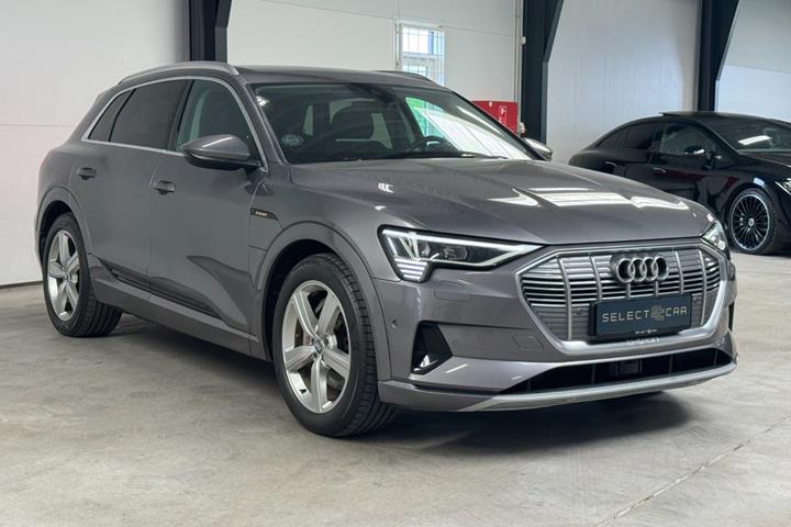 Grå Audi e-tron fra 2019