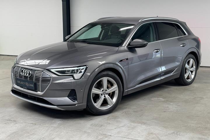 Grå Audi e-tron fra 2019