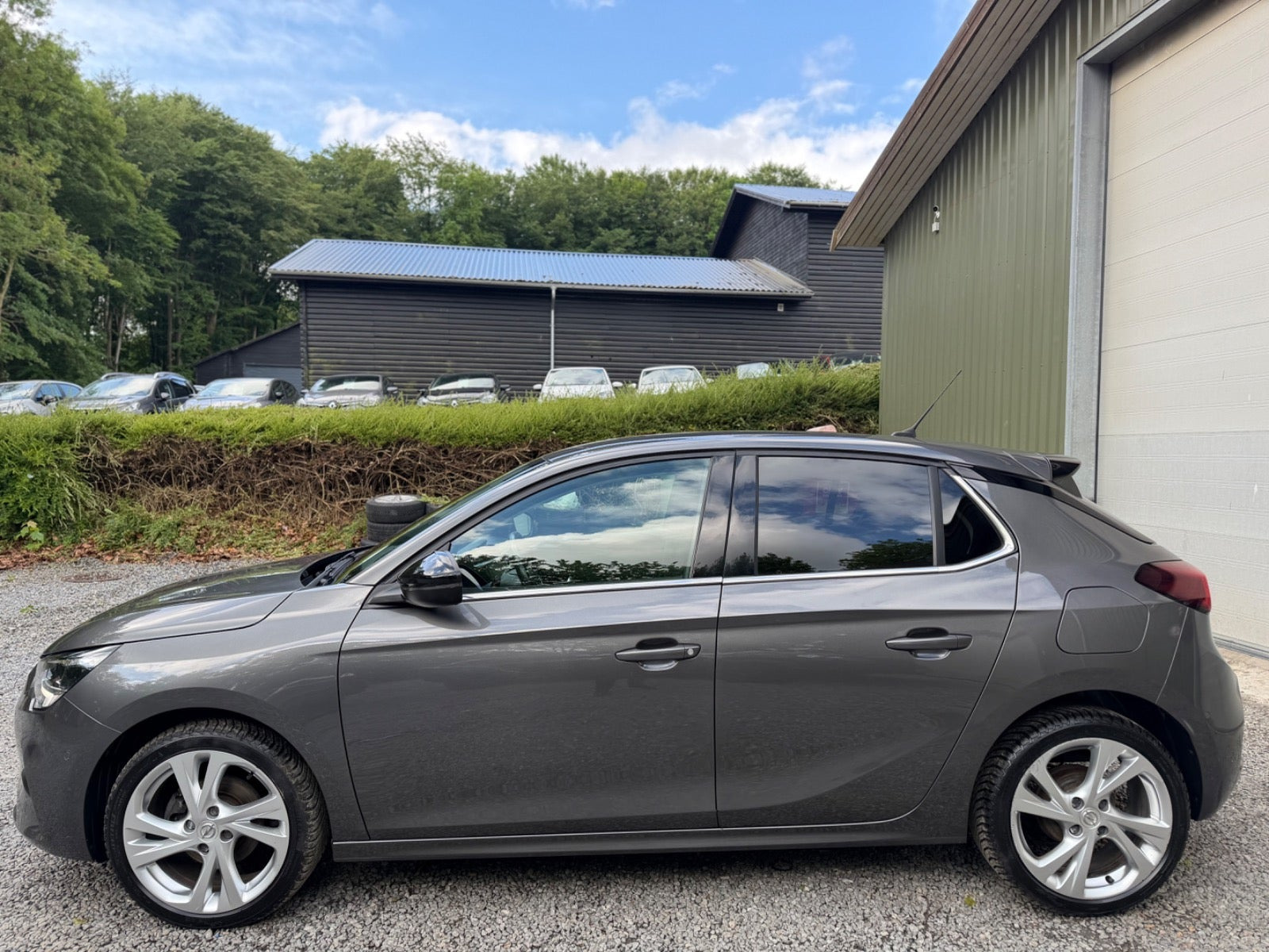 Grå Opel Corsa fra 2020
