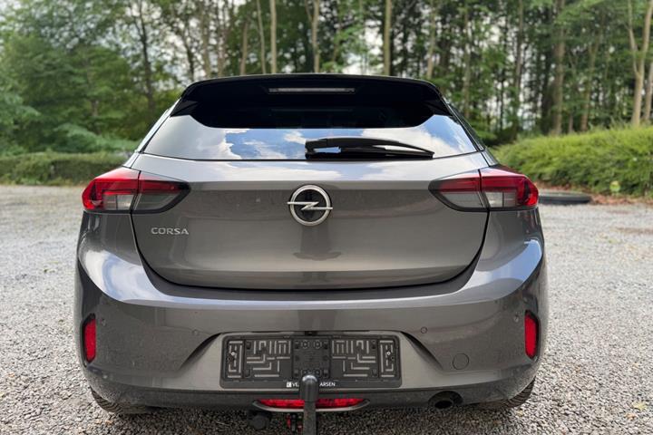 Grå Opel Corsa fra 2020