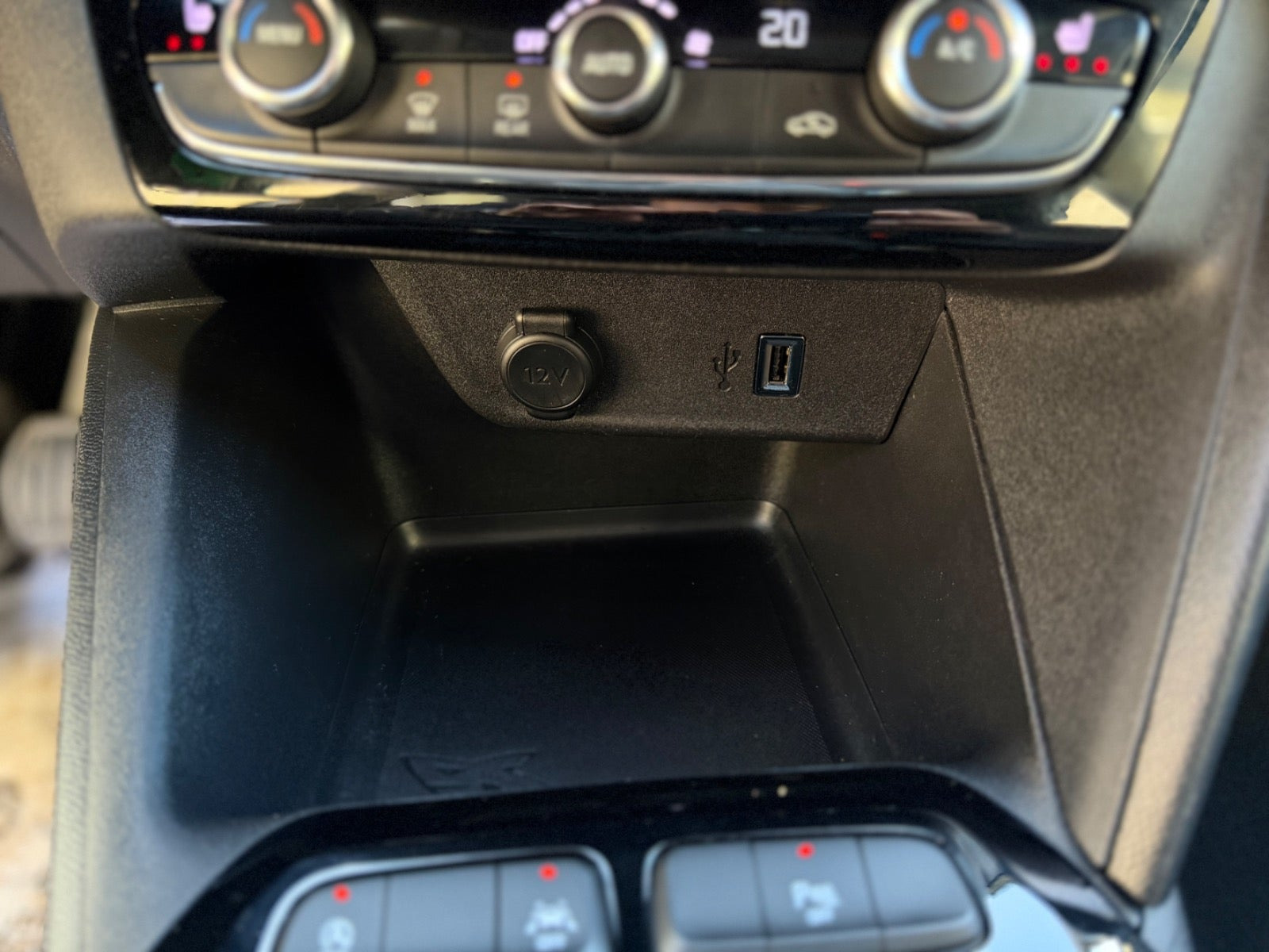 Grå Opel Corsa fra 2020