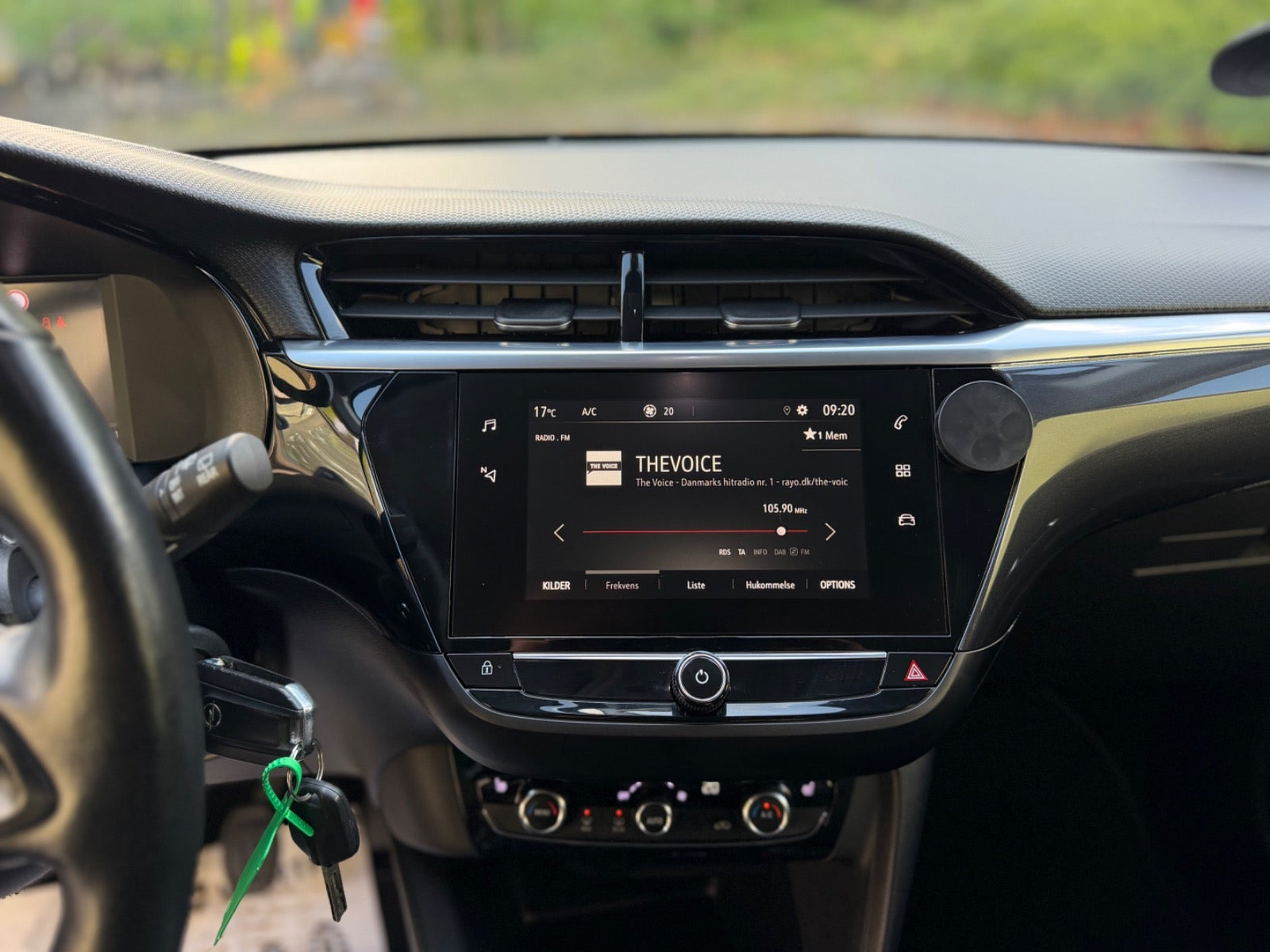 Grå Opel Corsa fra 2020