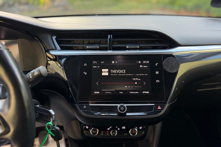 Grå Opel Corsa fra 2020