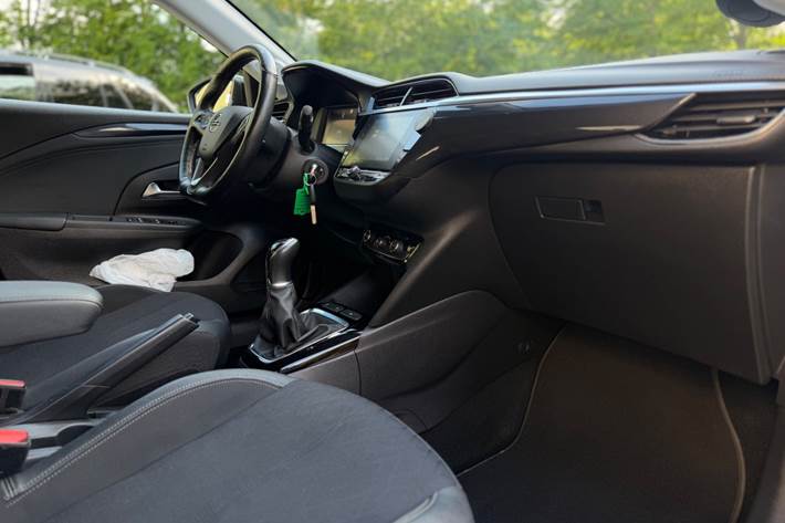 Grå Opel Corsa fra 2020