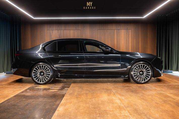 Sort BMW i7 fra 2026