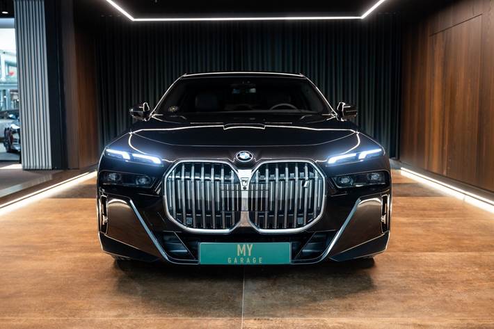 Sort BMW i7 fra 2026