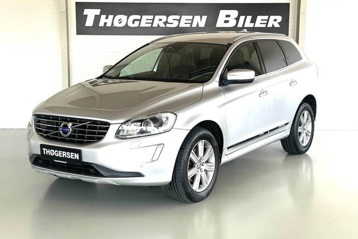 Sølv Volvo XC60 fra 2017 set udefra