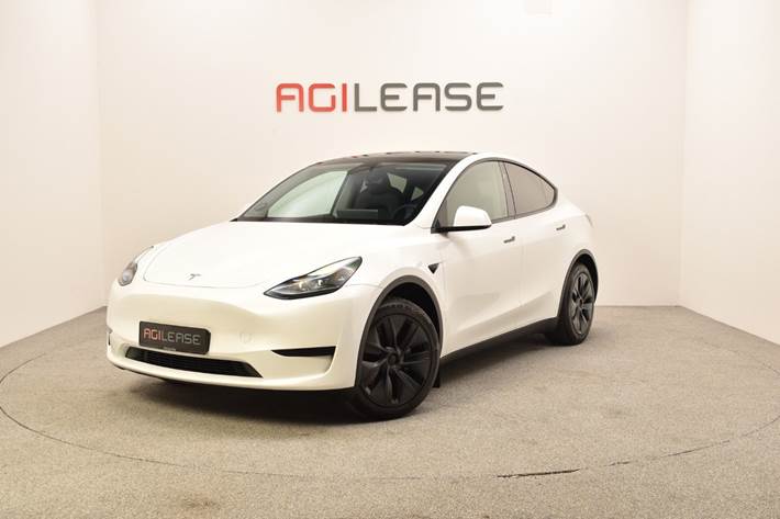 Hvid Tesla Model Y fra 2024