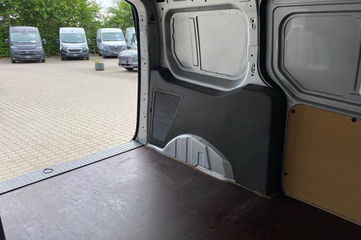 Sølv Ford Transit Connect fra 2021