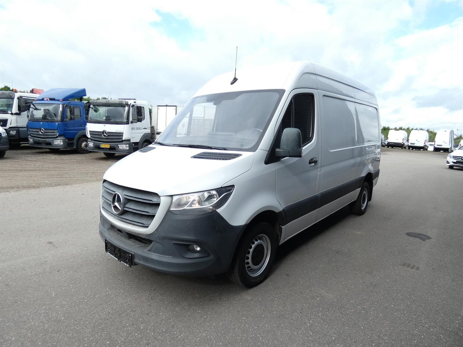 Hvid Mercedes Sprinter 319 fra 2019