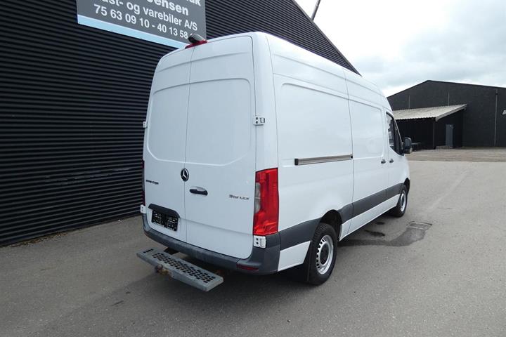 Hvid Mercedes Sprinter 319 fra 2019