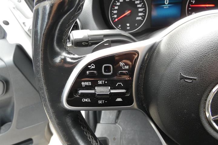 Hvid Mercedes Sprinter 319 fra 2019