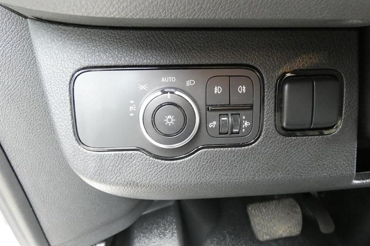 Hvid Mercedes Sprinter 319 fra 2019