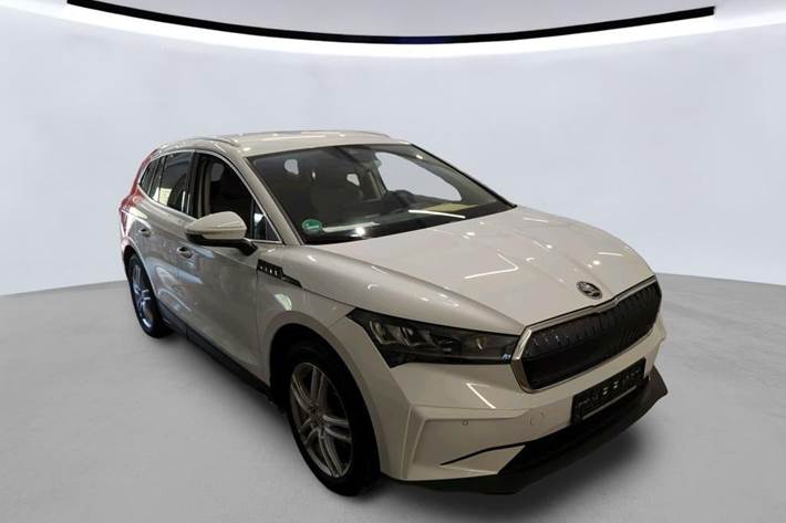 Hvid Skoda Enyaq fra 2022
