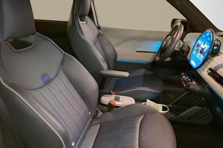 Blå Mini Cooper SE fra 2024