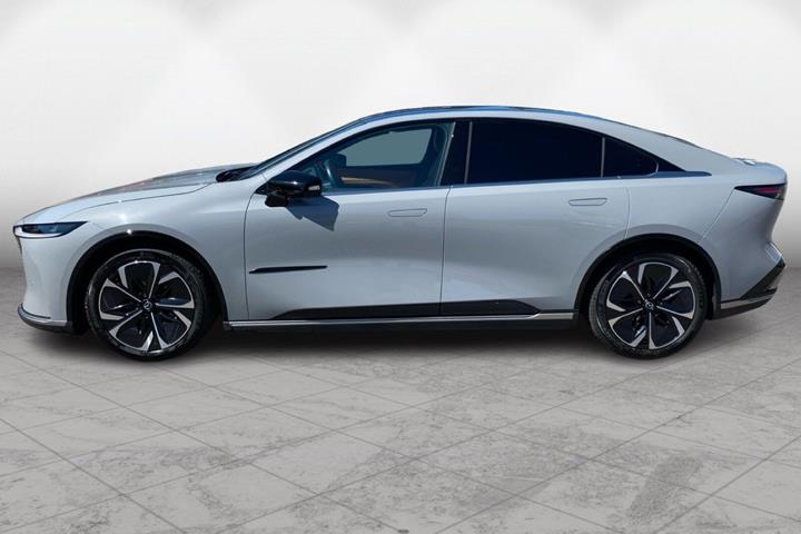 Grå Mazda 6e fra 2025