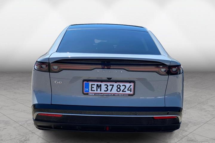Grå Mazda 6e fra 2025