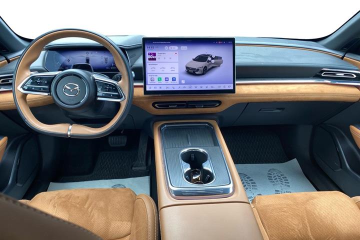 Grå Mazda 6e fra 2025