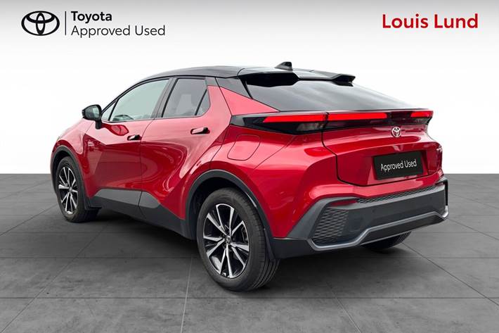 Rød Toyota C-HR fra 2025
