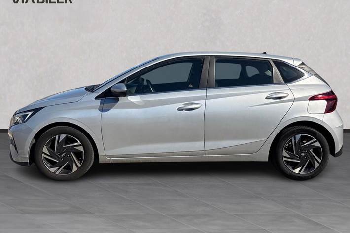 Sølv Hyundai i20 fra 2022