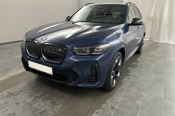 Blå BMW iX3 fra 2022