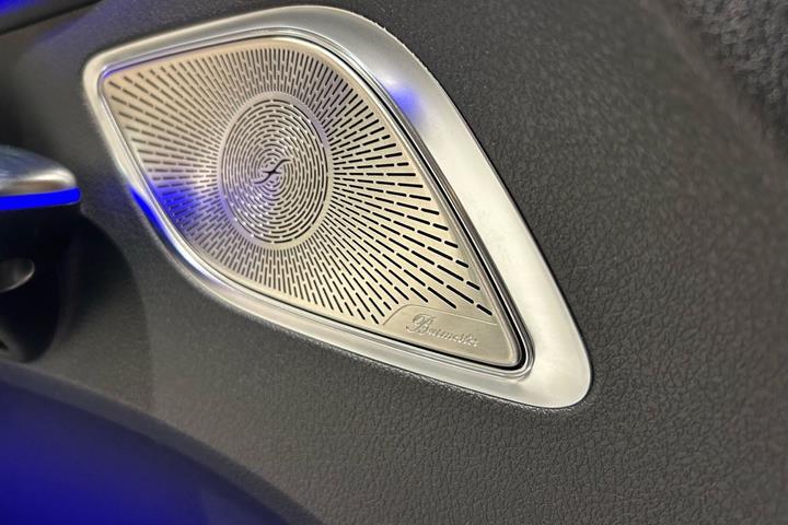 Hvid Mercedes EQE 300 fra 2023
