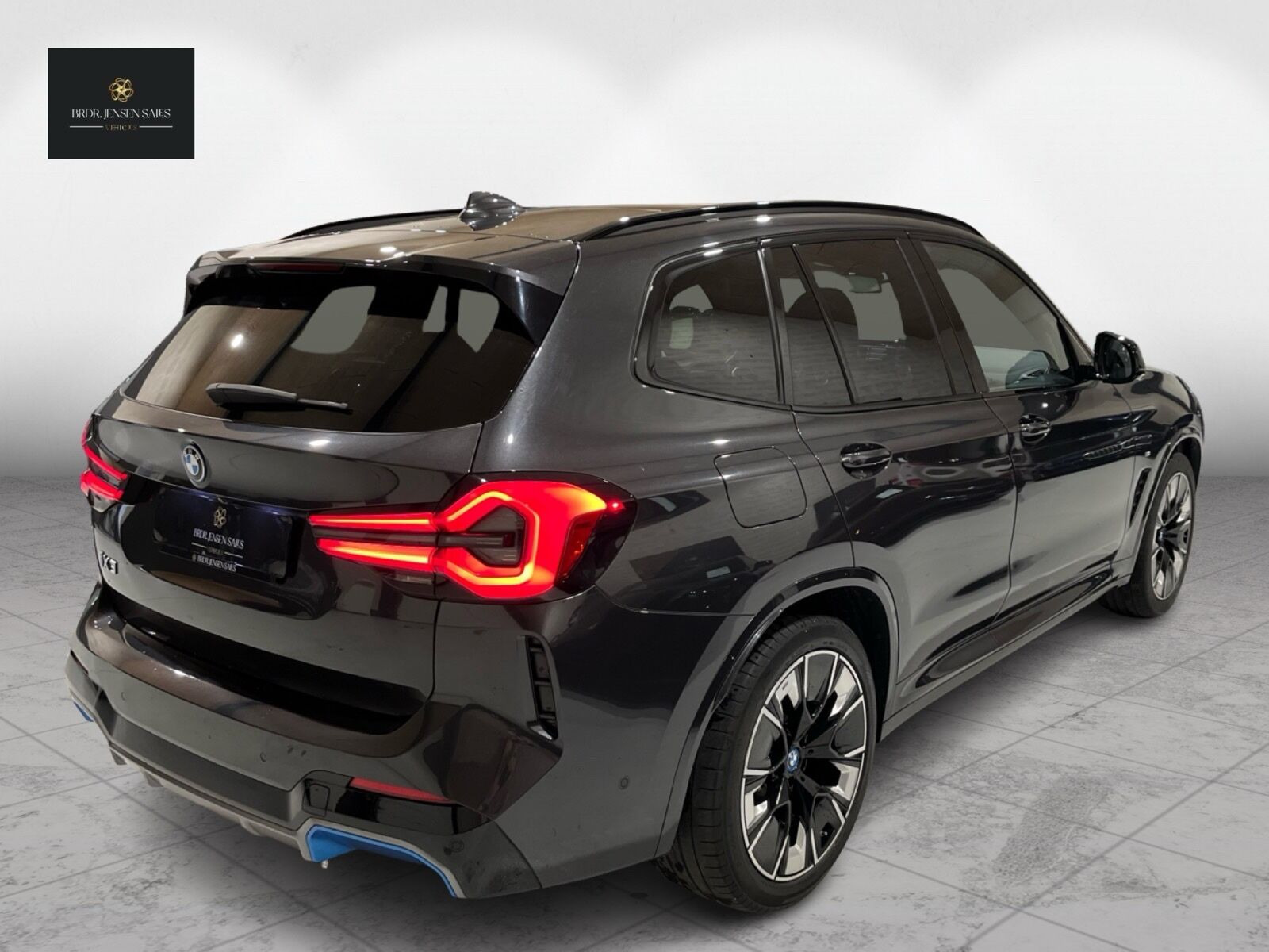 Grå BMW iX3 fra 2022