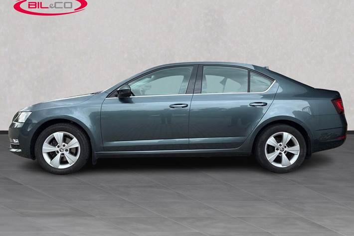 Grå Skoda Octavia fra 2018
